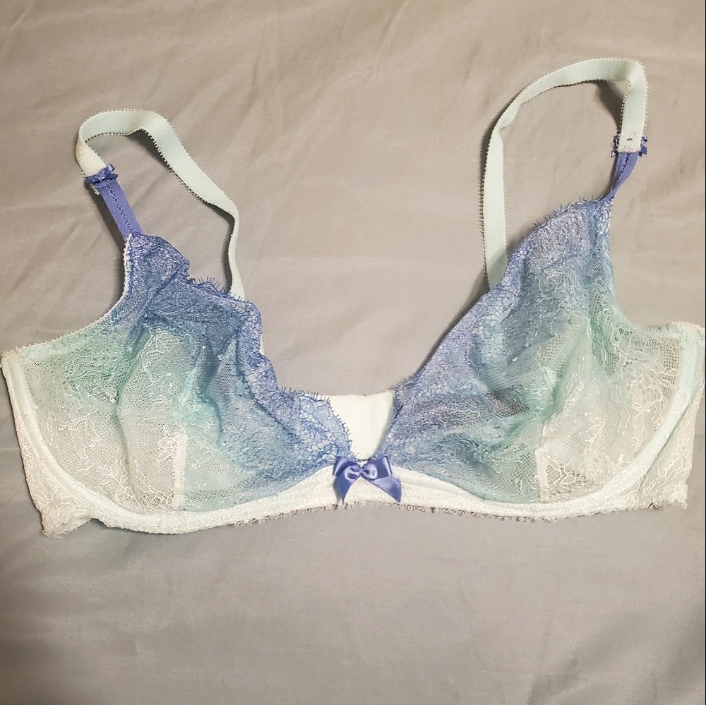 Victoria's Secret Unlined Plunge Bra, Size 36D